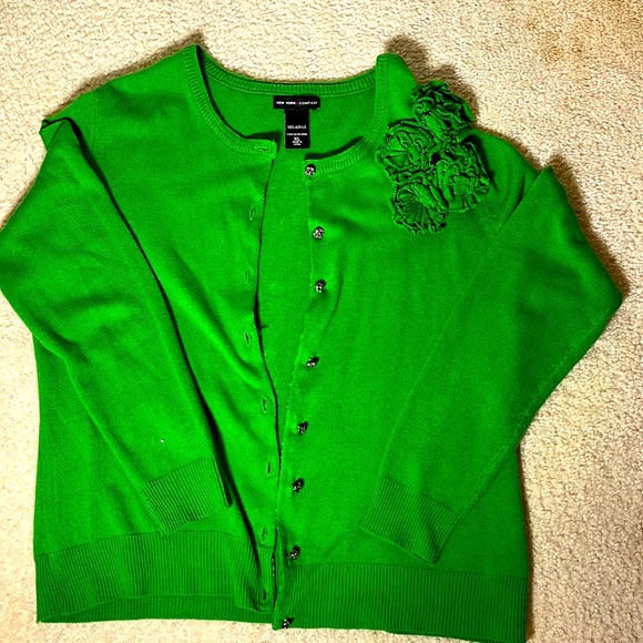 NY and Company green button down sweater - Picture 1 of 5